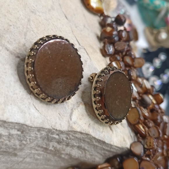 Vintage ELSA SCHIAPARELLI Unsigned Chocolate Brown Earrings and MOP necklace - Picture 4 of 16